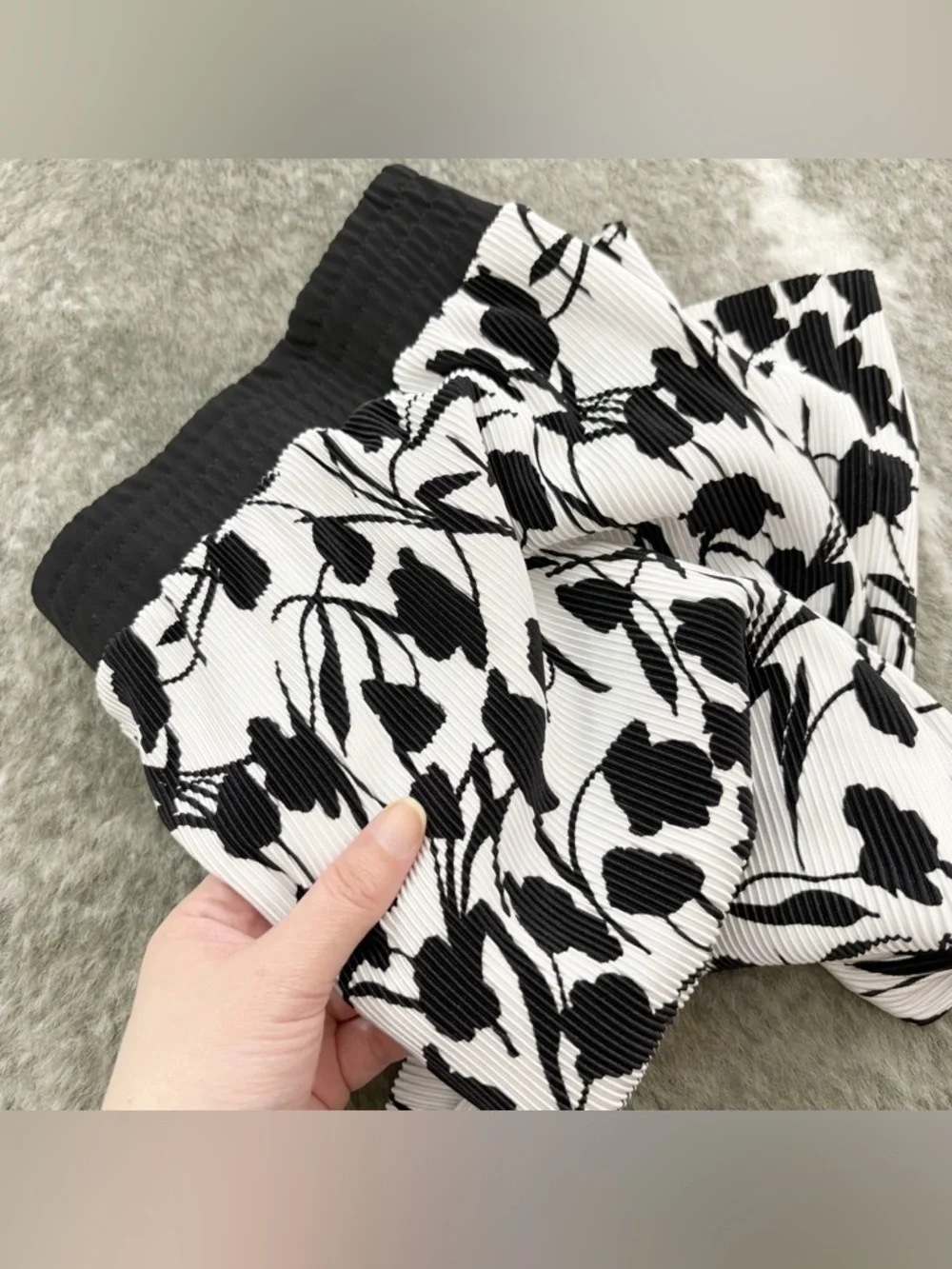 Leota Black and White Floral Pleated Skirt XXL